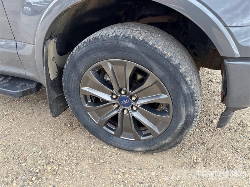 Ford F-150 XLT 4x4 Crew Cab Pickup Muu