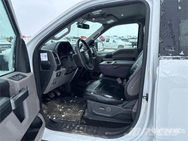 Ford F-150 XLT 4x4 Crew Cab Pickup أخرى