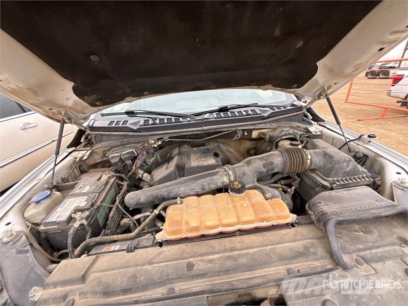 Ford F-150 XLT 4x4 Crew Cab Pickup أخرى