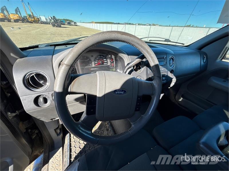 Ford F-150 XLT 4x4 Crew Cab Pickup أخرى