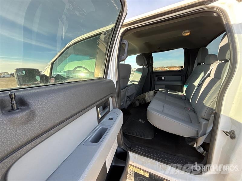 Ford F-150 XLT 4x4 Crew Cab Pickup Muu