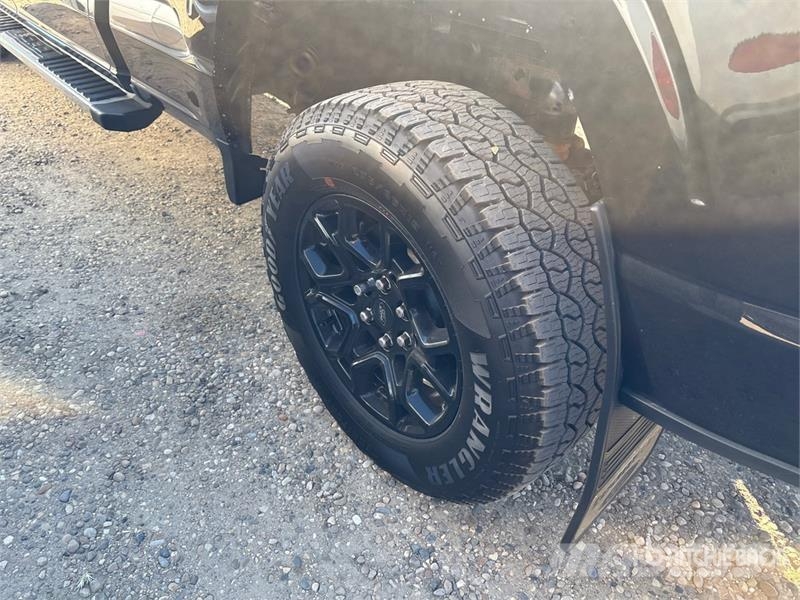 Ford F-150 XLT 4x4 Crew Cab Pickup Egyéb