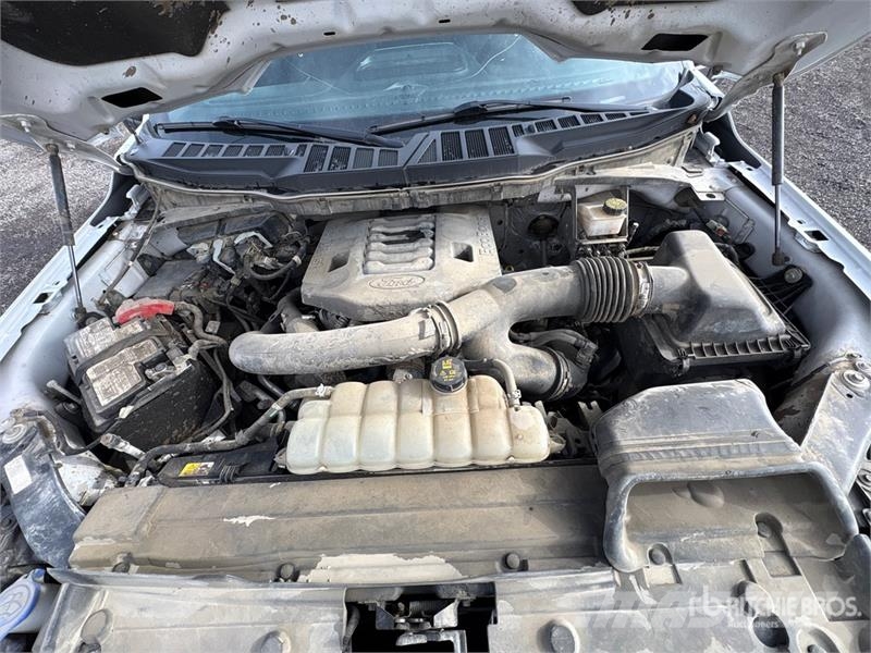 Ford F-150 XLT 4x4 Crew Cab Pickup Muu
