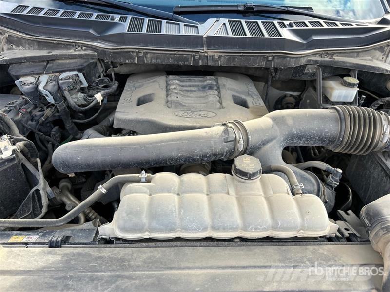 Ford F-150 XLT 4x4 Crew Cab Pickup Muu