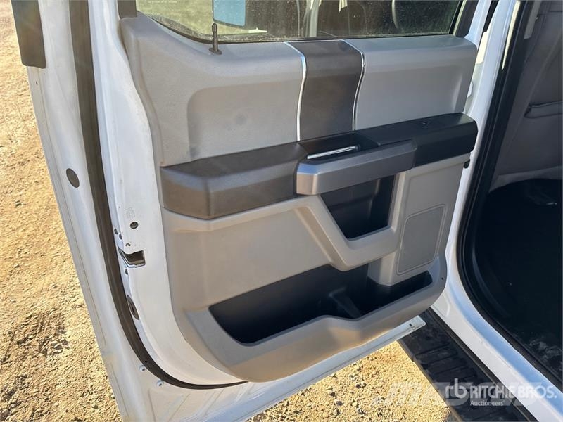Ford F-150 XLT 4x4 Crew Cab Pickup 其他