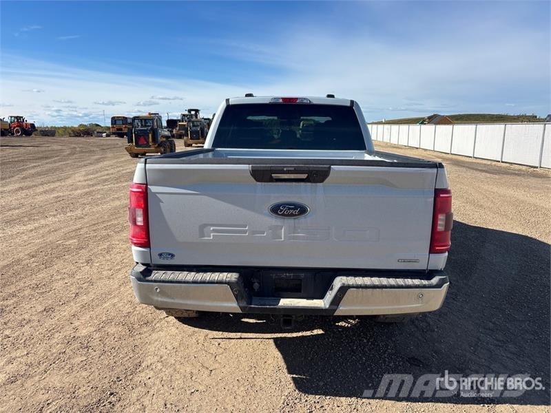 Ford F-150 XLT 4x4 Crew Cab Pickup Kita
