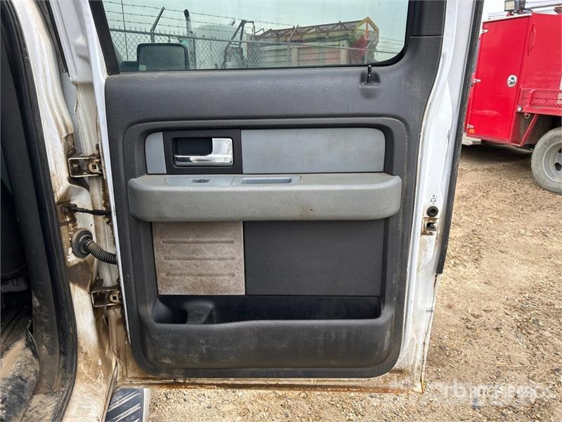 Ford F-150 XLT 4x4 Crew Cab Pickup (Inoperable) أخرى