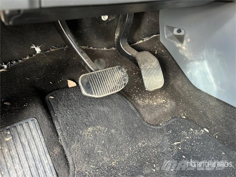 Ford F-150 XLT 4x4 Crew Cab Pickup Muu
