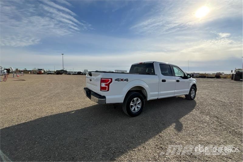 Ford F-150 XLT 4x4 Crew Cab Pickup Muu