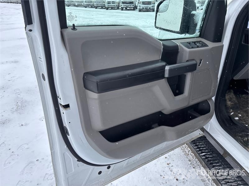 Ford F-150 XLT 4x4 Crew Cab Pickup أخرى