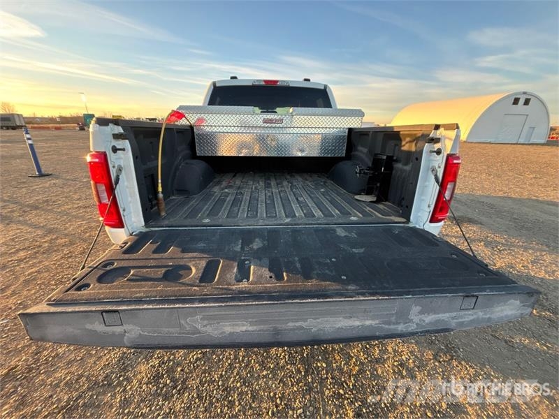 Ford F-150 XLT 4x4 Crew Cab Pickup أخرى