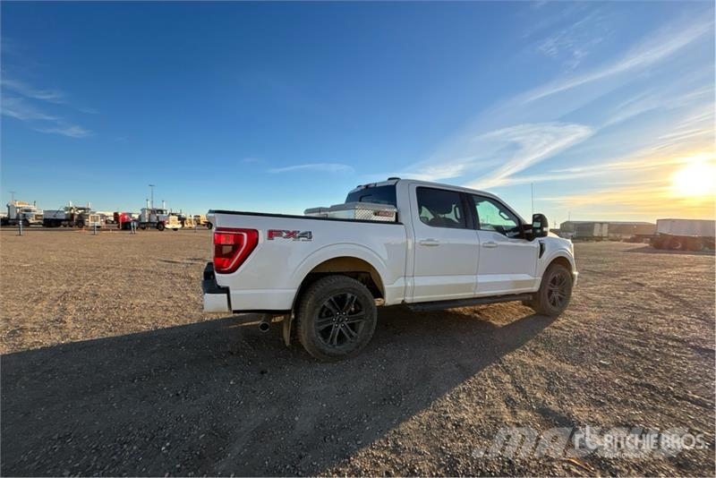 Ford F-150 XLT 4x4 Crew Cab Pickup أخرى