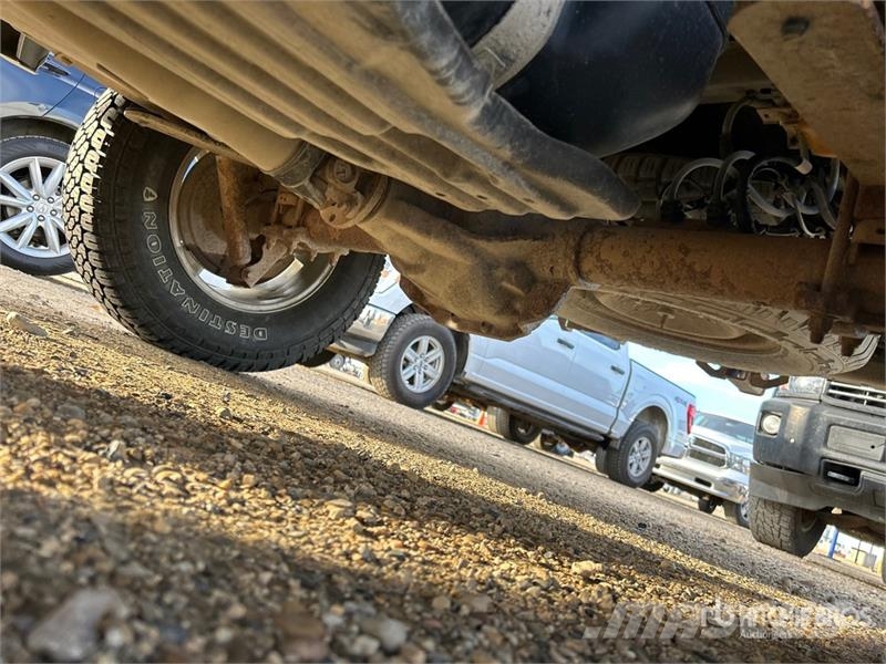 Ford F-150 XLT 4x4 Crew Cab Pickup أخرى