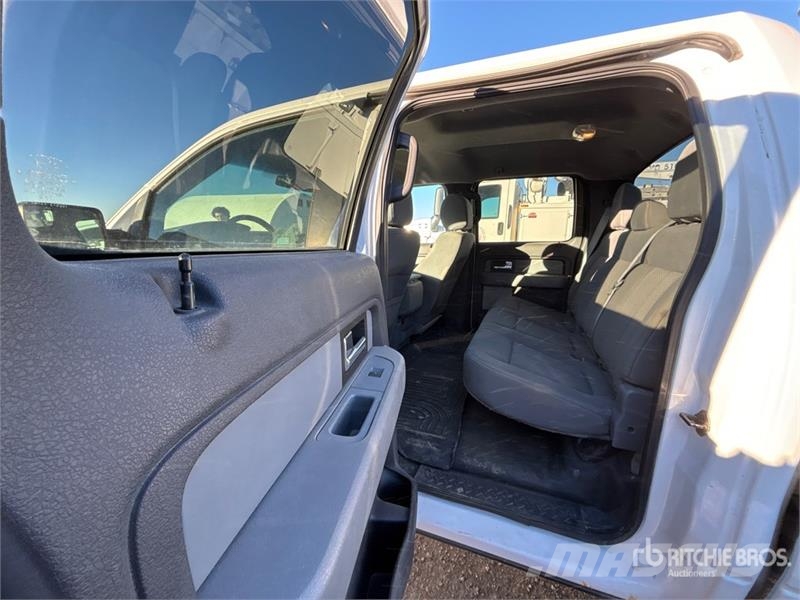 Ford F-150 XLT 4x4 Crew Cab Pickup أخرى