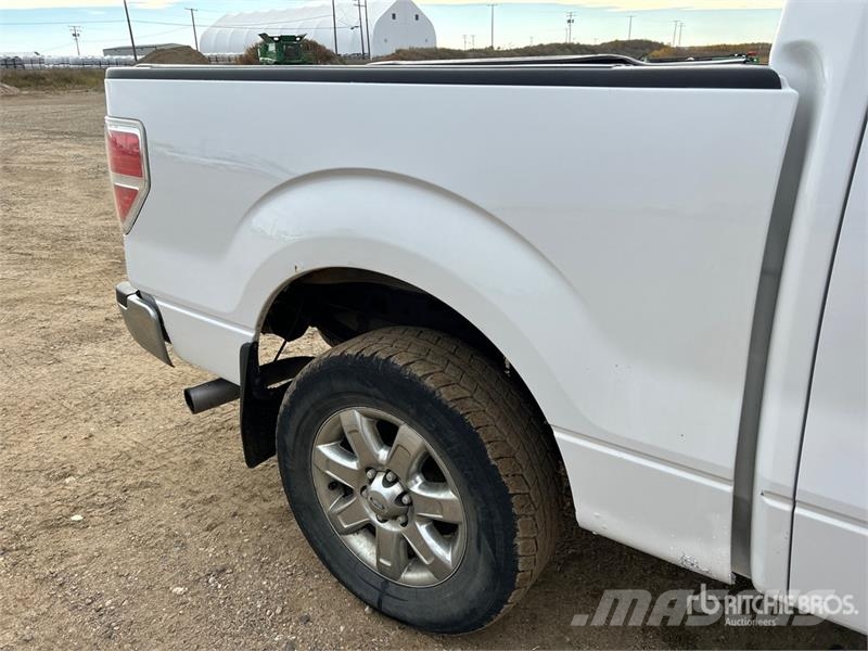 Ford F-150 XLT 4x4 Crew Cab Pickup Drugi
