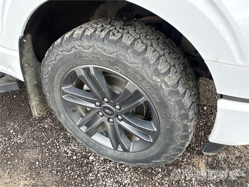 Ford F-150 XLT 4x4 Crew Cab Pickup Muu