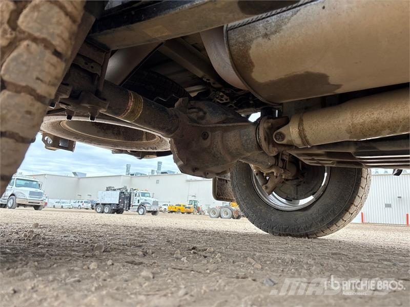 Ford F-150 XLT 4x4 Crew Cab Pickup Muu