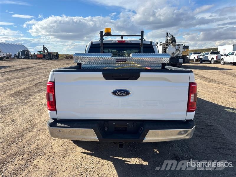 Ford F-150 XLT 4x4 Crew Cab Pickup Muu