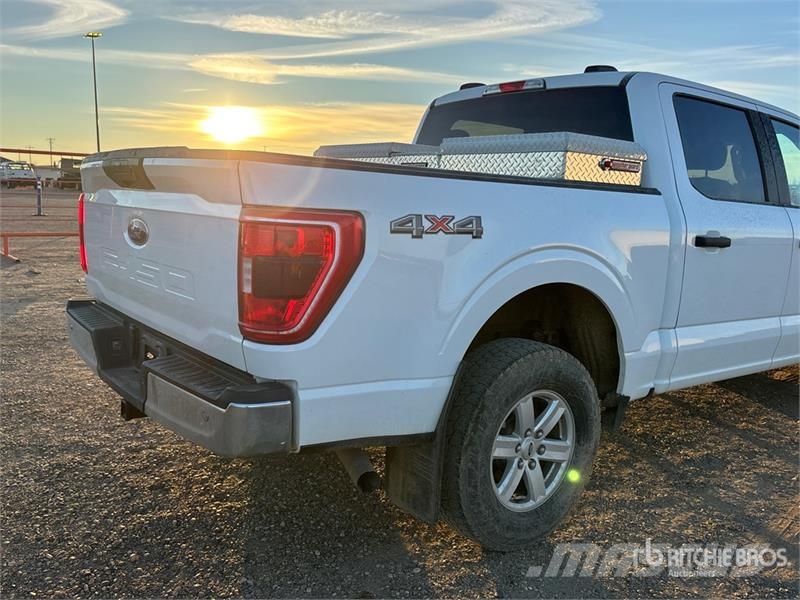 Ford F-150 XLT 4x4 Crew Cab Pickup أخرى