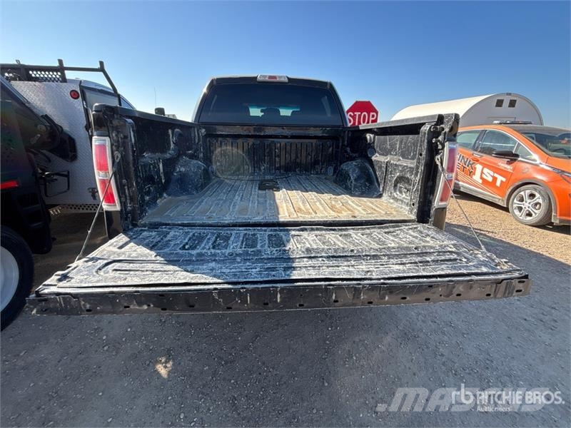 Ford F-150 XLT 4x4 Crew Cab Pickup Muu
