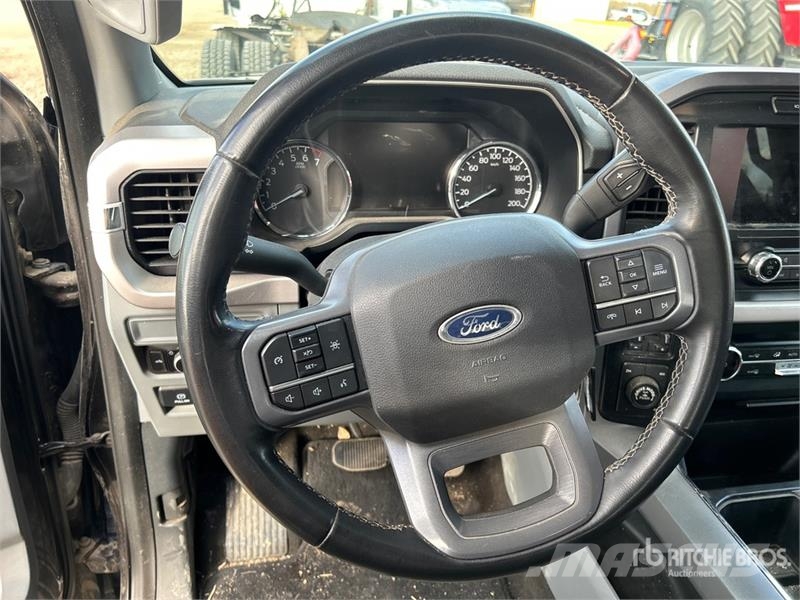 Ford F-150 XLT 4x4 Crew Cab Pickup Muu