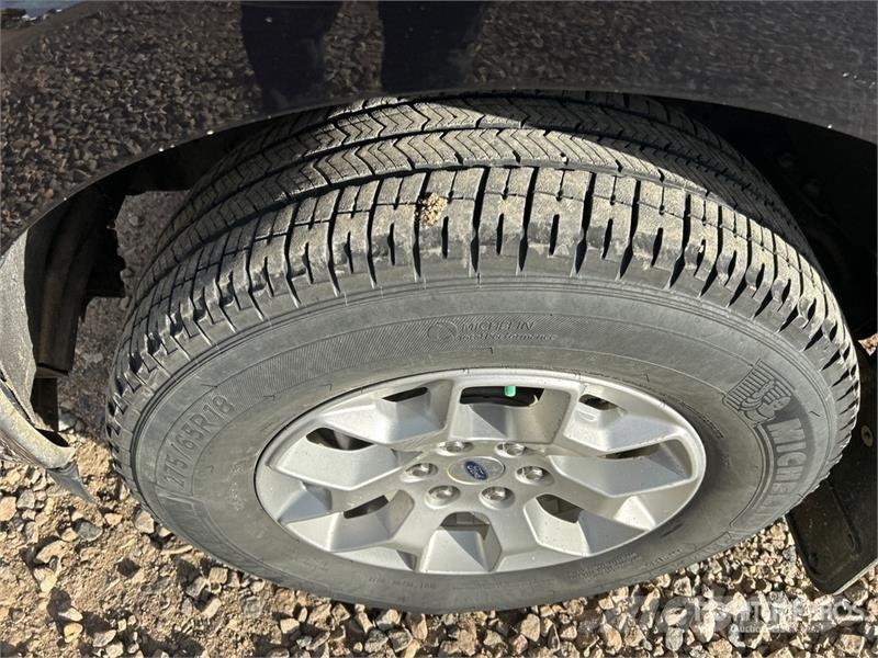 Ford F-150 XLT 4x4 Crew Cab Pickup Muu