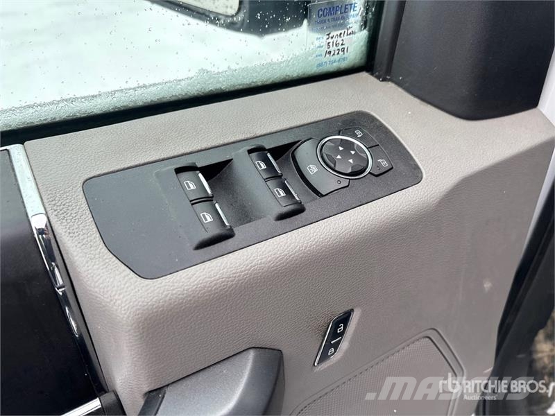 Ford F-150 XLT 4x4 Crew Cab Pickup أخرى