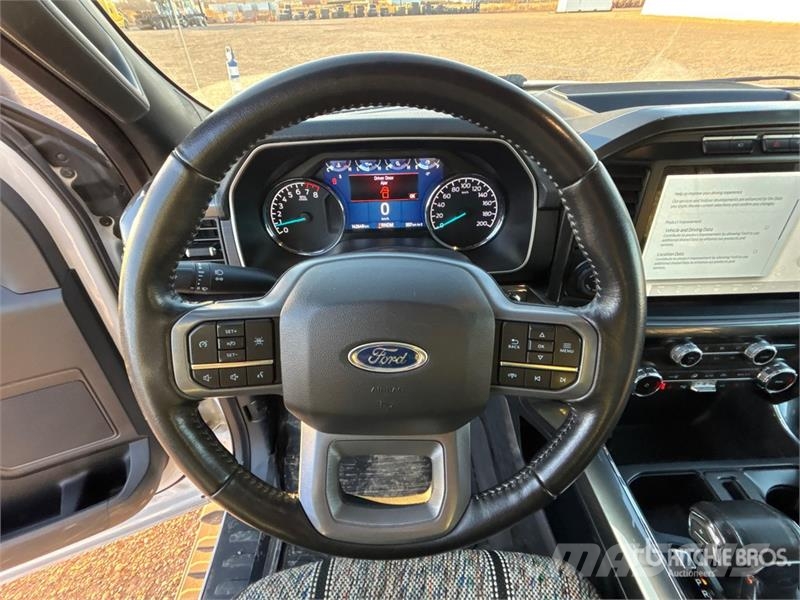 Ford F-150 XLT 4x4 Crew Cab Pickup أخرى