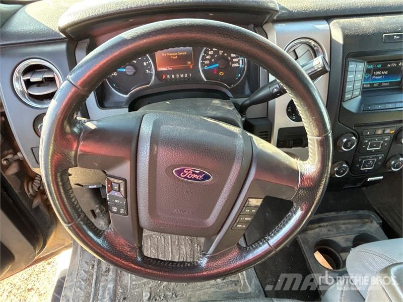 Ford F-150 XLT 4x4 Crew Cab Pickup Muu