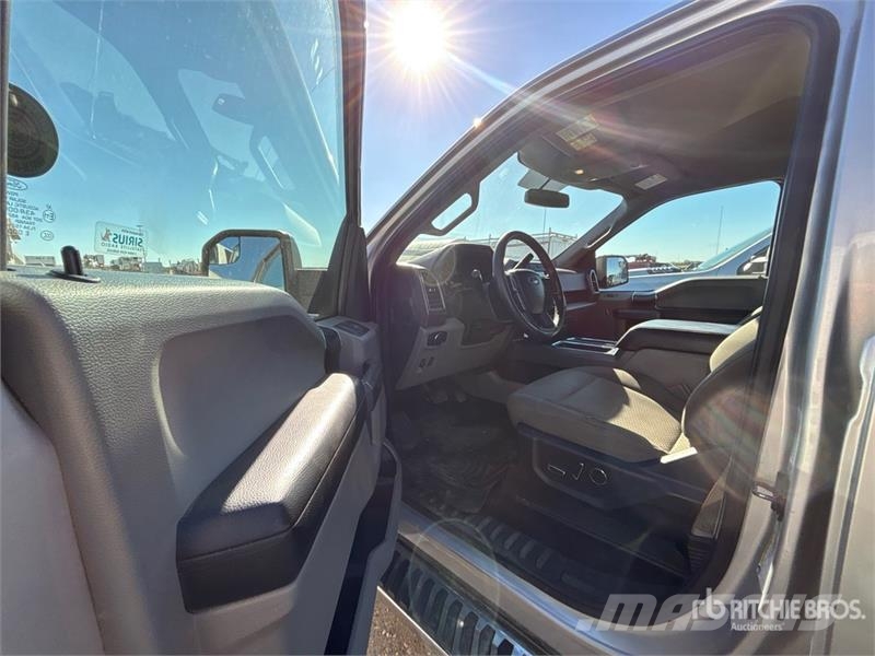 Ford F-150 XLT 4x4 Crew Cab Pickup Kita