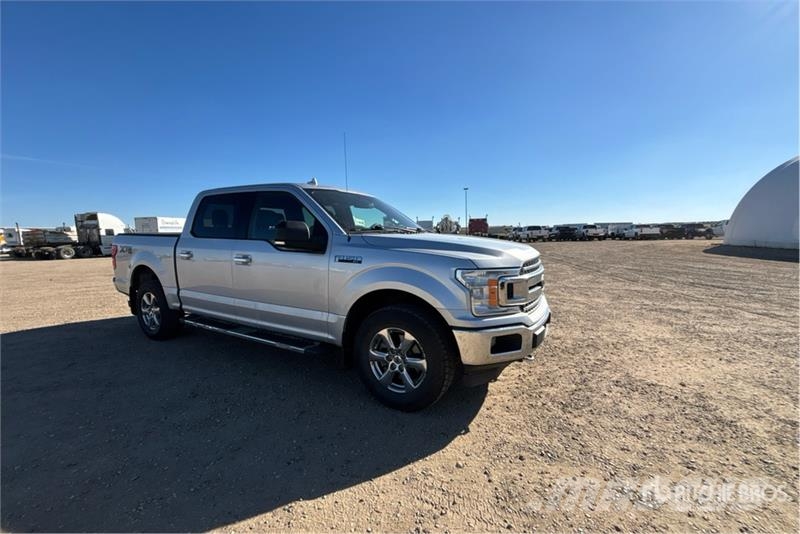 Ford F-150 XLT 4x4 Crew Cab Pickup Kita