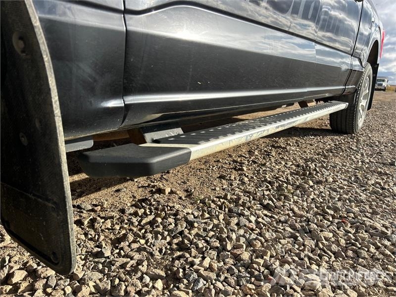 Ford F-150 XLT 4x4 Crew Cab Pickup Muu