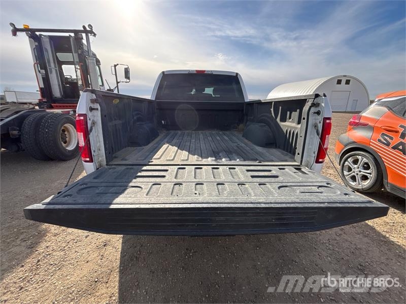 Ford F-150 XLT 4x4 Crew Cab Pickup Muu
