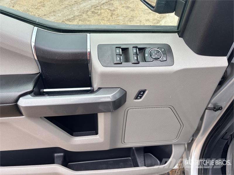 Ford F-150 XLT 4x4 Crew Cab Pickup Ostalo