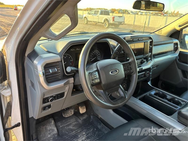 Ford F-150 XLT 4x4 Crew Cab Pickup Інше
