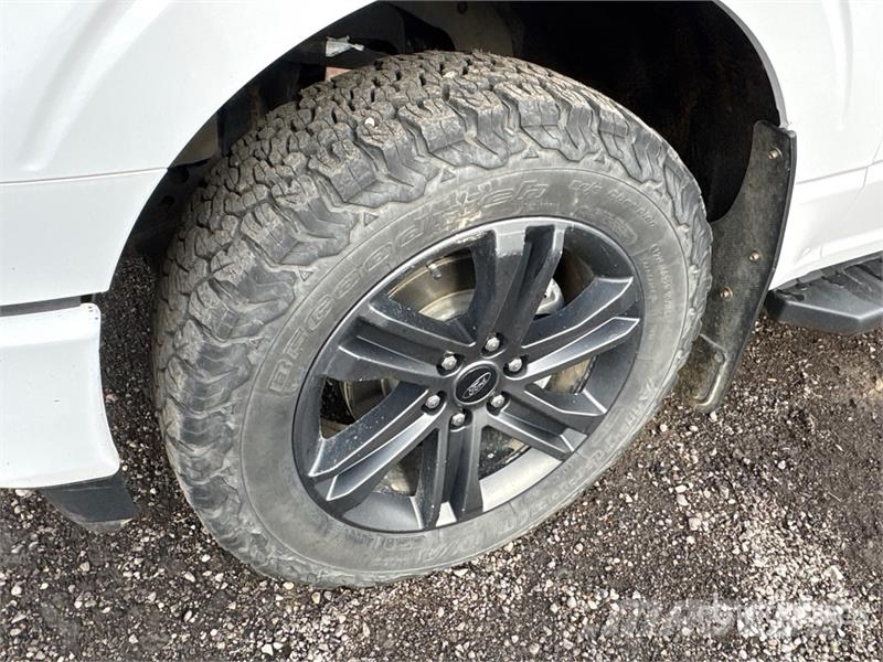 Ford F-150 XLT 4x4 Crew Cab Pickup Muu