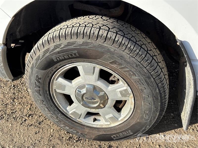 Ford F-150 XLT 4x4 Crew Cab Pickup Muu