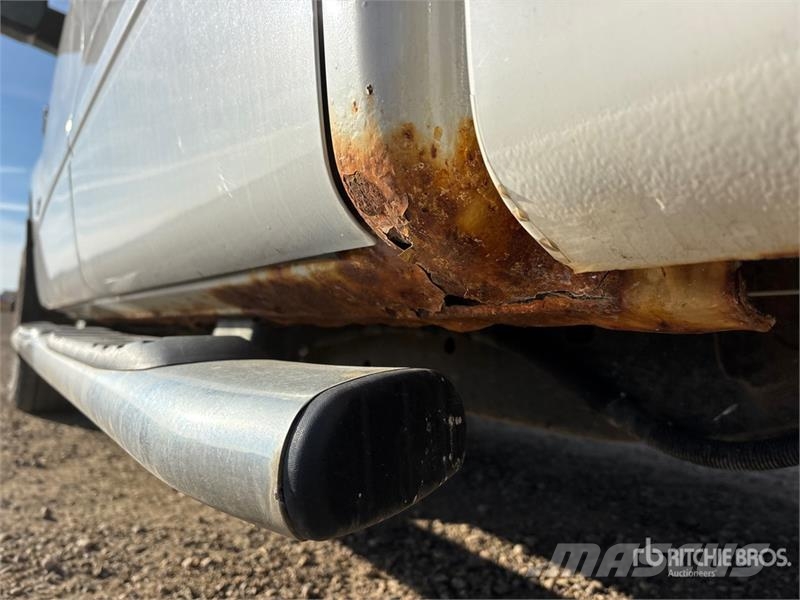 Ford F-150 XLT 4x4 Crew Cab Pickup Muu