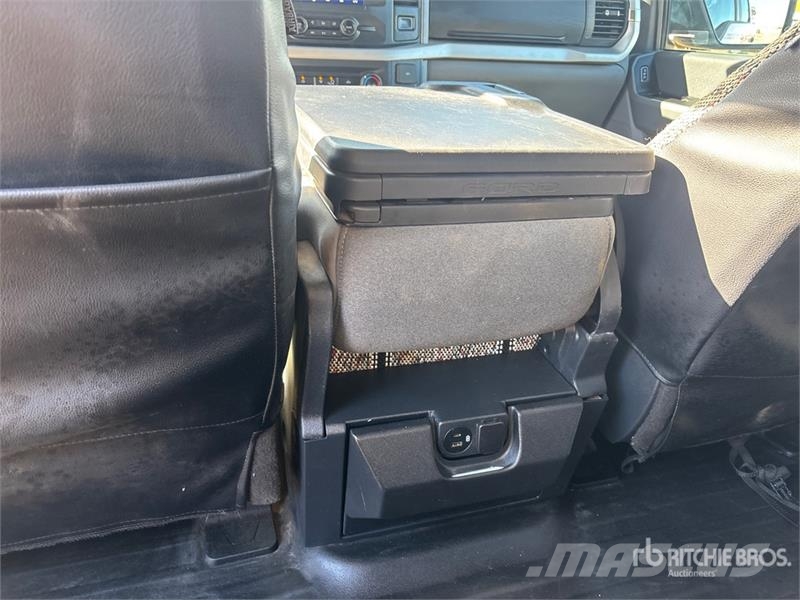 Ford F-150 XLT 4x4 Crew Cab Pickup Muu