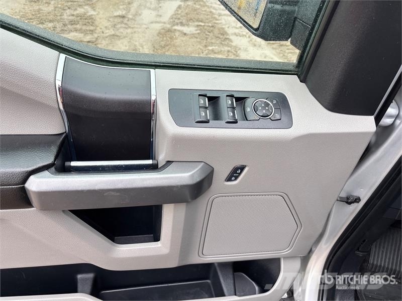 Ford F-150 XLT 4x4 Crew Cab Pickup Ostalo
