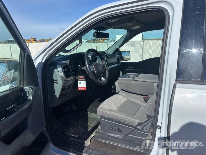 Ford F-150 XLT 4x4 Crew Cab Pickup Kita