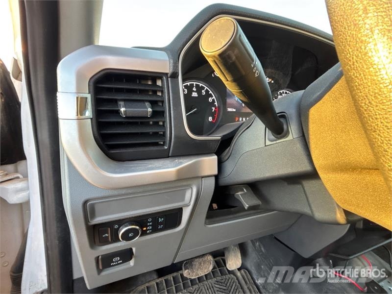 Ford F-150 XLT 4x4 Crew Cab Pickup أخرى