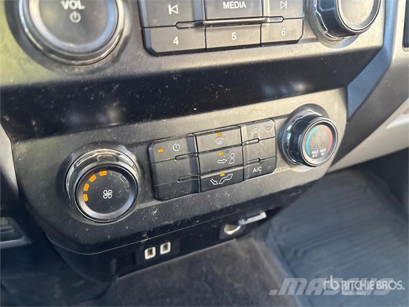 Ford F-150 XLT 4x4 Crew Cab Pickup 其他