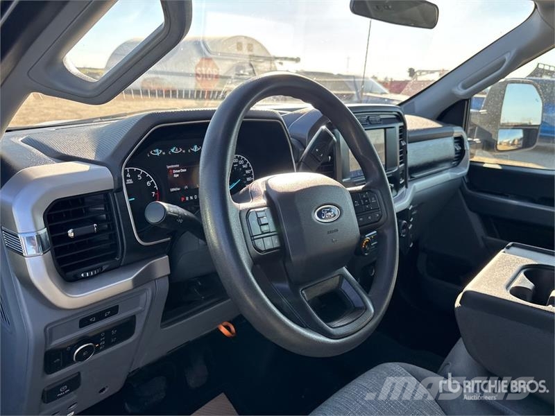 Ford F-150 XLT 4x4 Crew Cab Pickup Egyéb