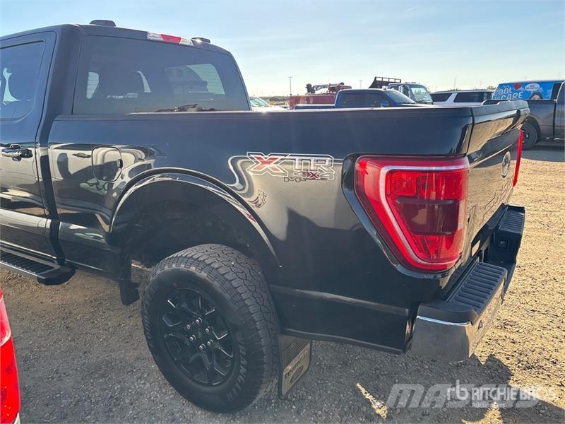 Ford F-150 XLT 4x4 Crew Cab Pickup Egyéb