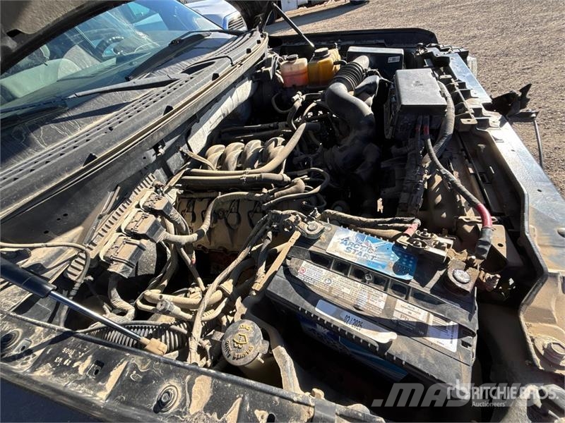 Ford F-150 XLT 4x4 Crew Cab Pickup Muu