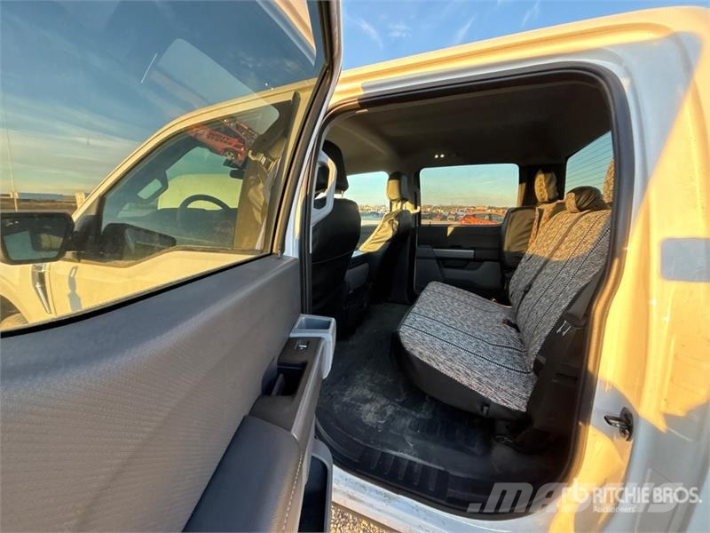 Ford F-150 XLT 4x4 Crew Cab Pickup أخرى