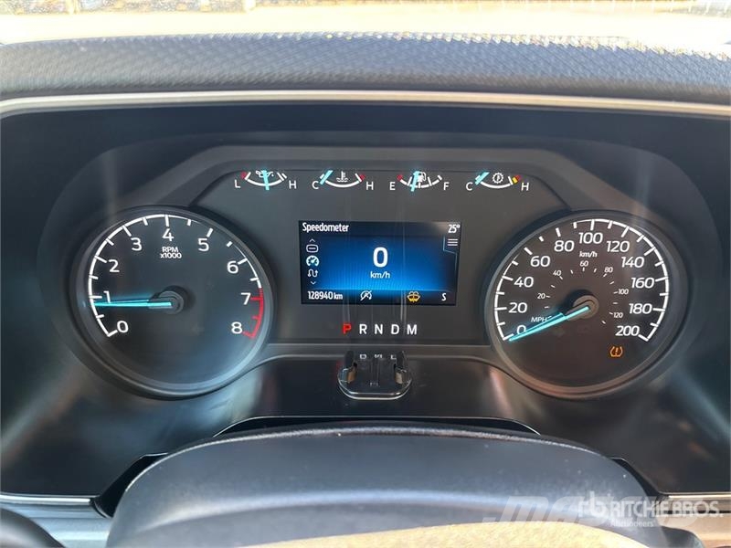 Ford F-150 XLT 4x4 Crew Cab Pickup Egyéb