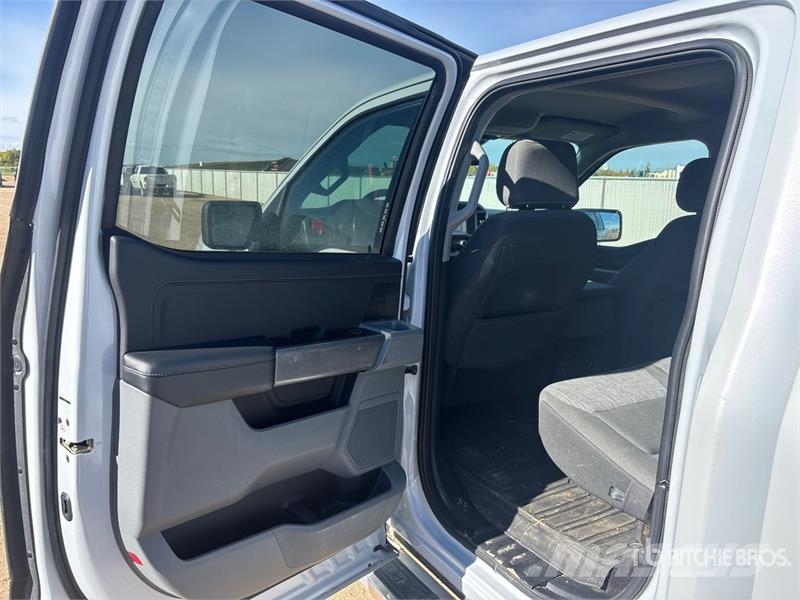Ford F-150 XLT 4x4 Crew Cab Pickup Kita