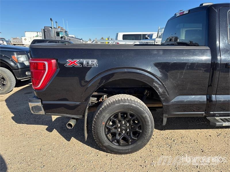 Ford F-150 XLT 4x4 Crew Cab Pickup Egyéb